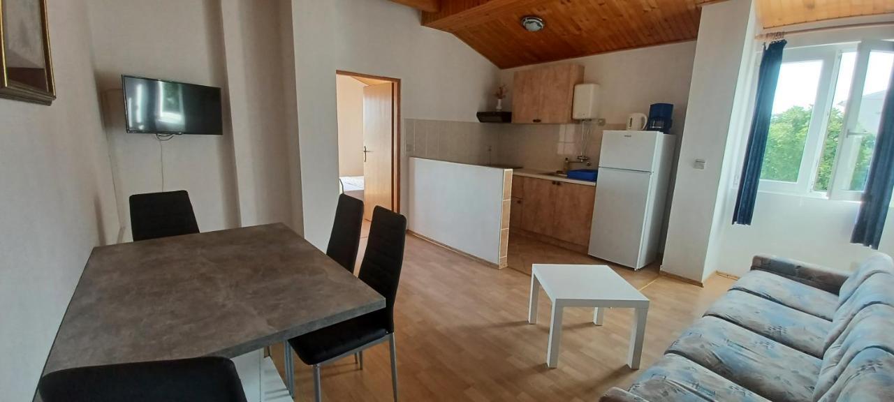 Apartments & Rooms Mila Banjol Exterior photo